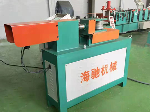 Pipe bending machine