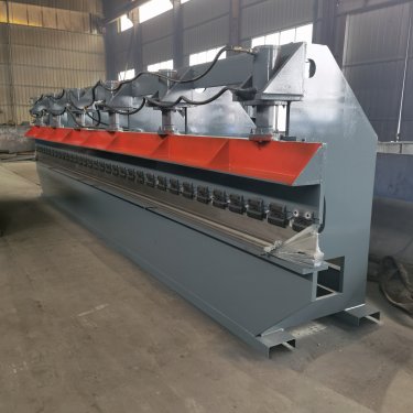 Hydraulic bending machine