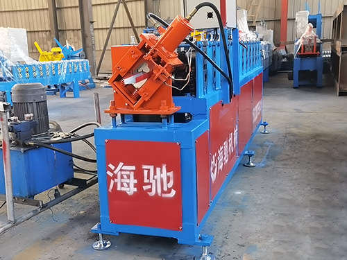 U-shaped steel forming machine