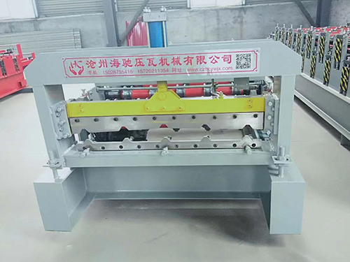 Roof tile machine